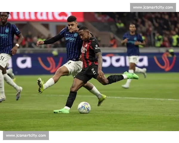 意甲赛季最新动态：尤文图斯、AC米兰与国际米兰争夺冠军之路分析